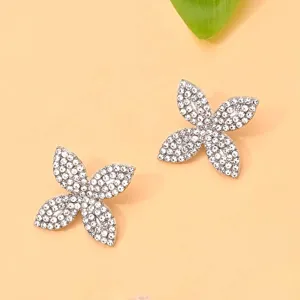 Glänzende Strass-Vierblatt-Blumen-Accessoires für elegante Bankette und Partys.
