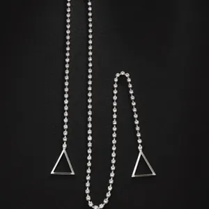 Glamouröse Strass-Gesichtskette und Körperschmuck, ideal für Party, Festival und Streetstyle.