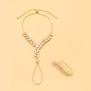 Pulsera de cadena de mano de hoja chapada en oro con brillantes zirconias blancas.