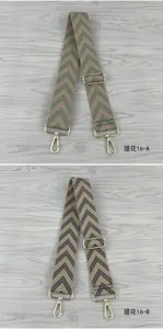 Vue détaillée de la bandoulière de rechange avec motif chevron et accessoires en métal réglables.