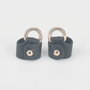 DIY tasriem conversie gespen, zwart leer en goudkleurige metalen accessoires voor mini.