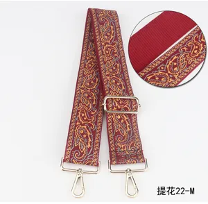 Vista dettagliata della tracolla di ricambio, fettuccia jacquard vintage con ganci metallici.