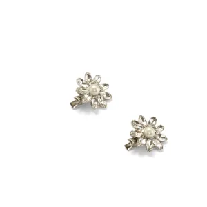Elegantes Blumen-Haarspangen-Set mit funkelnden Strasssteinen und Perle für Hochzeiten.