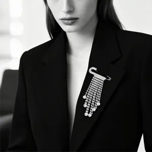 Luxury Alloy Rhinestone Safety Pin Tassel Brooch For Women Elegant Crystal Tassel Pin For Suit Evening Dress Accessories