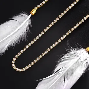 Cadena de cara brillante con diamantes de imitacion y pluma para fiesta de festival.