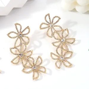 Luxus Strass Blumen Ohrringe in Gold, elegante glitzernde Ohrstecker für Hochzeit Party.