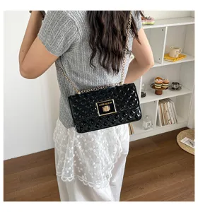 Black quilted chain shoulder bag, stylish faux leather crossbody bag for women daily fashion.