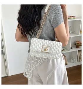 Quilted chain shoulder bag for women, elegant fashion crossbody bag with classic design.