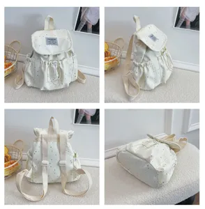 Canvas Mini Rucksack Detail mit süßem Sternenmuster, Kordelzug und verstellbaren Schultergurten.