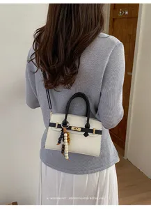 Chic minimalistiki tsanta homou gia gynakes, premium retro tsanta cheiros ergasias.