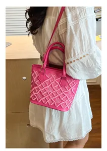 Stylish pink crossbody bag for women, trendy woven lattice design with elegant shoulder strap.