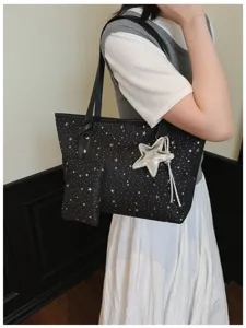 Sternenbedruckte Shopper Detailansicht, große Damen Schultertasche, vielseitig und stilvoll.