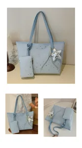Hellblaue Sternen-Print Shopper Tasche Set mit Etui und Sternanhänger für Damen Mode Detail.