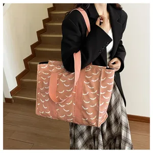 Gran bolso tote rosa con estampado de murciélago, asas de lona, ideal para viajes y uso diario.