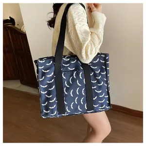 Bolso tote grande de lona con estampado de murciélago, bolso de hombro casual para viajes.