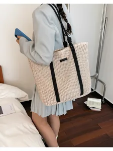 Gevlochten papieren touw stro schoudertas, een grote casual strandtas voor dames.