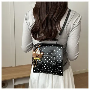 Zaino a pois minimalista in stile coreano con simpatico ciondolo orsetto per donne.