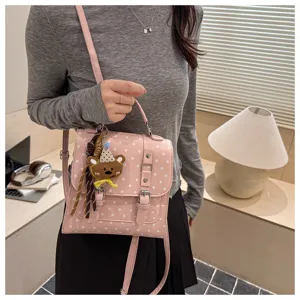 Borsa a tracolla rosa a pois in stile coreano con ciondolo a orsetto per la moda quotidiana.