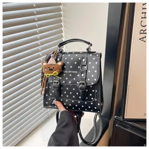 Zaino mini nero a pois elegante in ecopelle borsa casual giornaliera con ciondolo orsetto