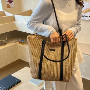 Stijlvolle grote geweven stro schoudertas voor vrouwen, casual zomer strand shopper tas.