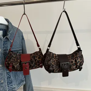 Bolso de hombro retro con estampado de leopardo estilo Y2K bolso baguette plisado elegante.