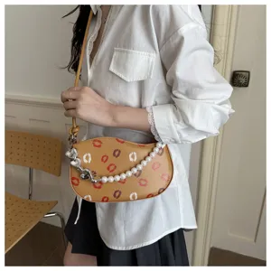 Sac à main croissant de selle mini pour femme élégant avec imprimé lèvres chaîne perles