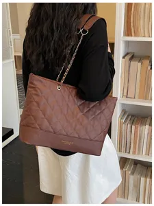 Stepptasche für Damen, stylische Kettentasche für Pendler, minimalistische Umhängetasche neu.
