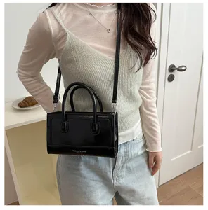 Vintage texture handbag crossbody bag for women, stylish new summer fashion small square bag.