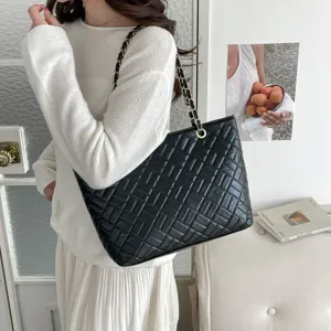 Grande borsa shopper trapuntata da donna, elegante borsa a spalla con catena, design alla moda.