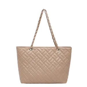Grande borsa shopper trapuntata da donna, elegante borsa a spalla con catena e capiente.