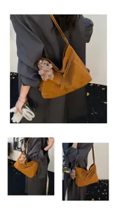 Retro braune PU Leder Schultertasche Detailansicht mit Bärenanhänger und Ziernähten.
