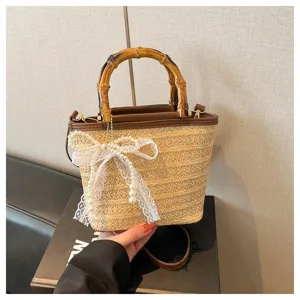 Zomer stro emmer tas met bamboe handvat en parel kant strik, stijlvolle casual geweven tas.