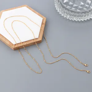 Cadena de metal dorada para collar, elegante cordón para mascarilla y práctico sujetagafas.