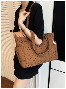 Braune Cord-Tragetasche für Damen, große Schultertasche mit niedlichem Schleifen- und Herz-Print.