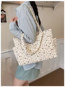 Große Cord-Stofftasche mit süßem Herz-Schleifen-Muster, lässige Damen-Umhängetasche.