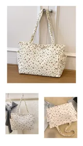 Einkaufstasche aus Canvas in Beige mit süßem Druckmuster, geräumige Freizeittasche.
