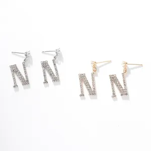 Set di orecchini pendenti con lettera N in strass brillanti argento e oro gioielli