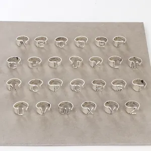 Rétro 26 lettres anglaises bagues ouvertes ensemble alphabet en cuivre vintage bijoux