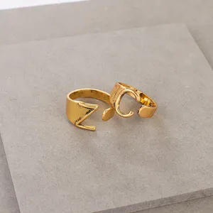 Bagues alphabet en or vintage, bagues ouvertes reglables elegantes pour la mode quotidienne.