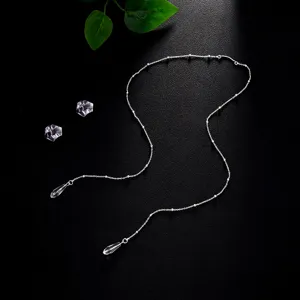 Filigrane silberne Wassertropfen Gesichts Kette Kristall Quaste Ohr hängender Schmuck Detail
