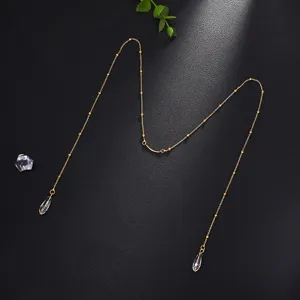 Goldfarbene GesichtsKette Schmuck mit Kristall Tropfen Anhängern, zarte Quasten Dekoration.