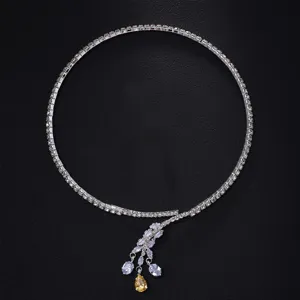 Glitzernde Strass Blatt Choker Halskette, luxuriöser eleganter Kristallschmuck für Abendkleid.