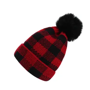 Berretto in maglia a quadri rosso e nero cappello invernale con pon pon da donna caldo