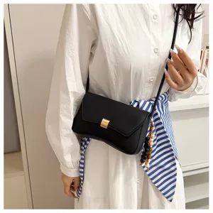Borsa a tracolla tinta unita in stile coreano alla moda con design quadrato minimalista e cinturino.
