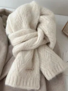 Acogedora bufanda de invierno de punto blanco para mujer, calentador de cuello de felpa suave.