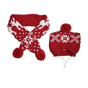 Ensemble écharpe et bonnet tricotés de Noël pour animaux avec motif de renne pour chats et chiens.