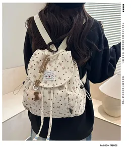 Kord-Rucksack Detailansicht, süßer Studentenstil, leichtes Kordelzug-Design für den Alltag.