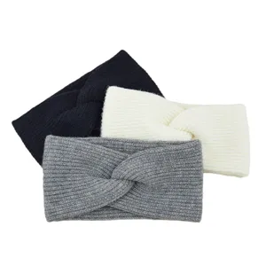 Ensemble de bandeaux torsadés en tricot noir, blanc et gris pour un style chaud en hiver.