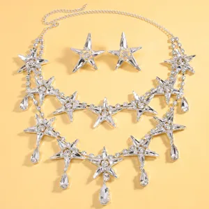 Magnifique ensemble collier et boucles d'oreilles strass étoile, bijoux de fête glamour.