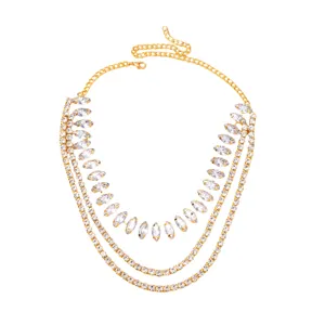 Collier ras de cou multicouche en strass et chaîne dorée mode bijou vue principale